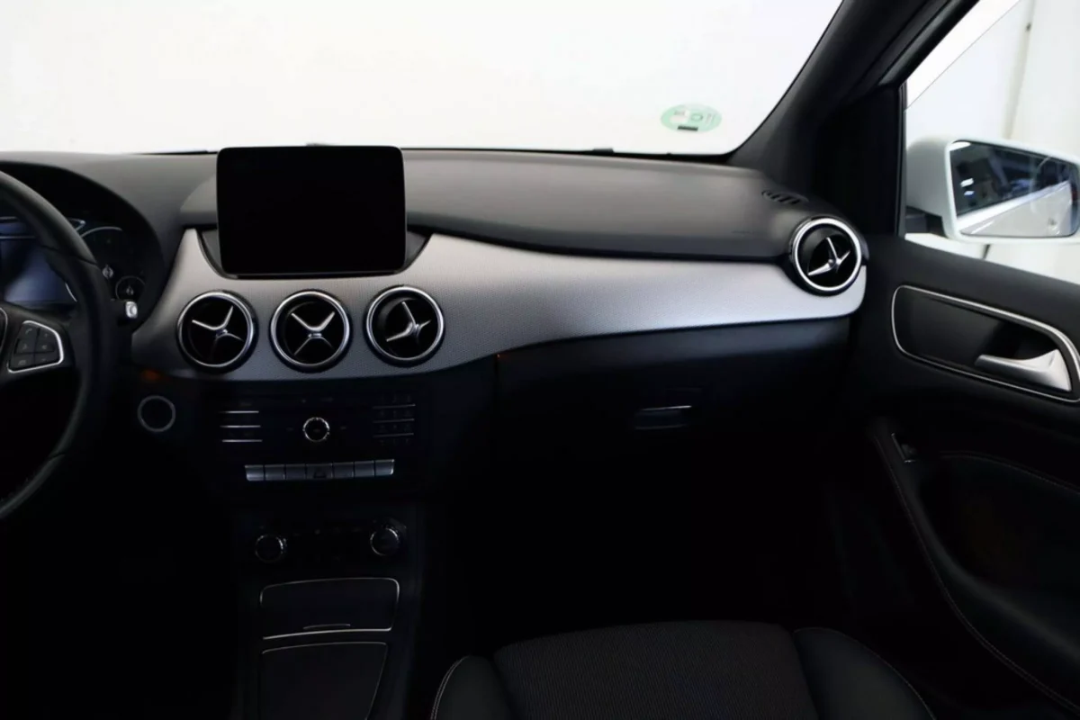 MERCEDES-BENZ CLASE B 180 D URBAN