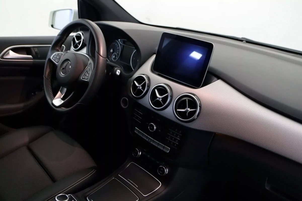 MERCEDES-BENZ CLASE B 180 D URBAN